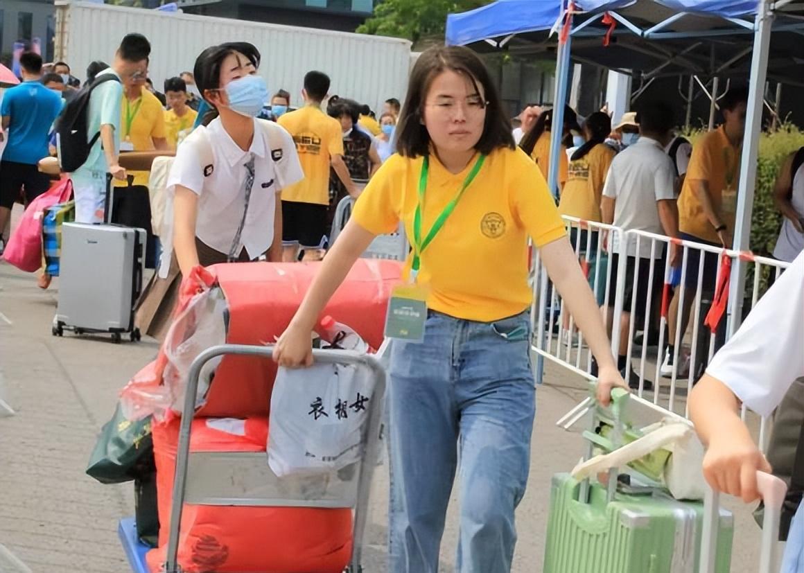 浙大体育生报到, 跳不够3米自己搬行李, 考不上的理由又增加了