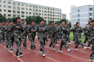 武威第十五中学举行新生军训暨入学教育