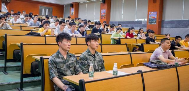 大学生应征当兵, 却因这个“离谱”原因被刷, 网友: 让人大开眼界