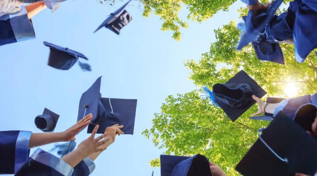 男生被安徽一所大学录取, 家里人为其庆祝, 评论区却酸了