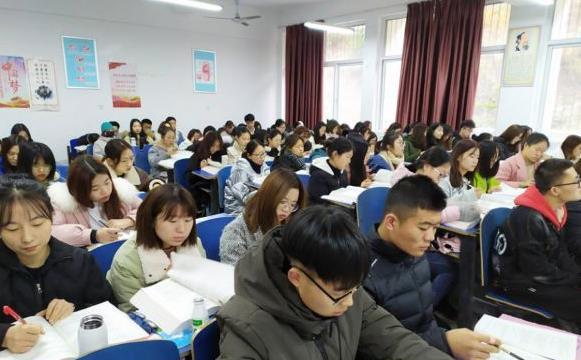 这些专业市场饱和, 看似前途光明其实就业困难, 学生却仍不断涌入