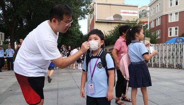 开学通知! 辽宁多所学校延迟报道, 学生: 又要开始上网课了