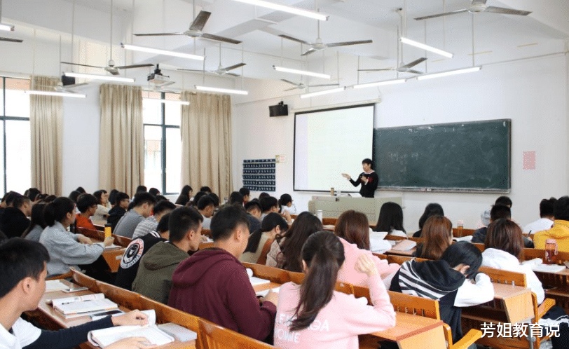 三所高校停止招生, 明年的考生不要再去填报, 在校生: 我成绝版了