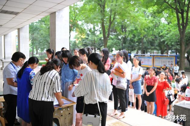 再现“造芯片”级新聘教师豪华阵容, 22人有15位北大毕业生