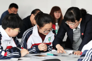 继深圳教师工资缩水后, 教育部又迎来新动作, 在职员工表示担忧