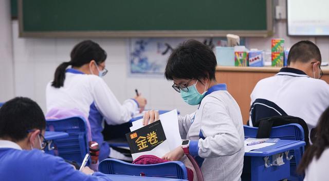 广东深圳疑有学生感染, 部分中学推迟开学报到时间, 家长: 没完了