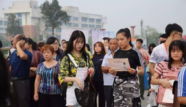 “贷款上大学, 自己还”, 母亲开玩笑的一句话成了两人心中芥蒂