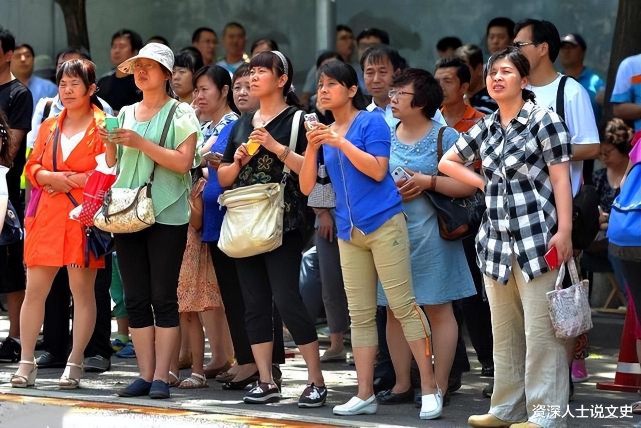 女孩被资助四年考上大学, 河南夫妇反悔: 要么复读要么自己掏学费