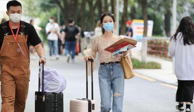 黑龙江疫情频发, 这一高校做出表率正常开学, 大学生: 真猛呀