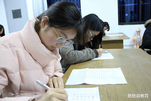 看到中学教师招聘信息后, 师范生没了底气, 就业空间又缩小了?