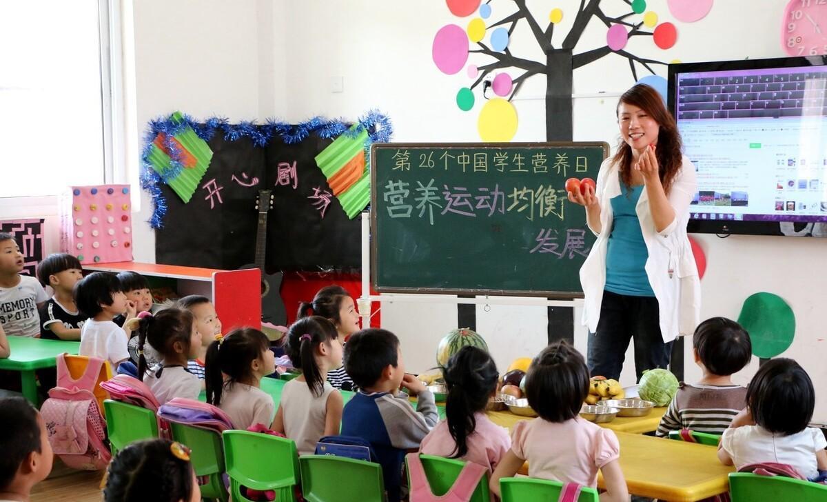 为什么公立幼儿园4点就放学了? 这些原因父母了解后, 再选适合的