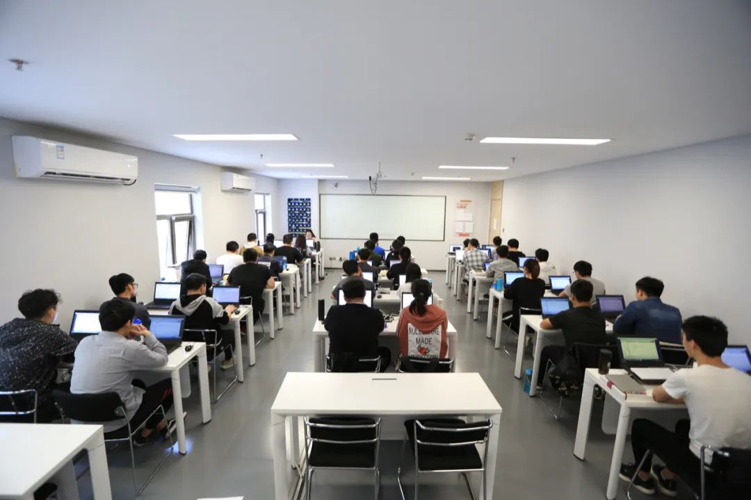 学渣、叛逆、辍学……那些被贴标签的孩子现在怎么样了?