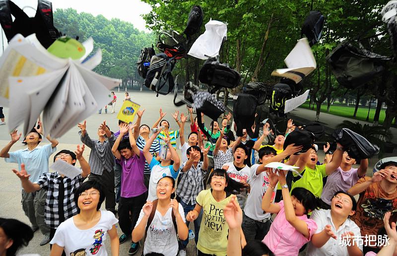 河南: 看了广东福建浙江江苏山东才知, 统一试卷分数线对我更不利