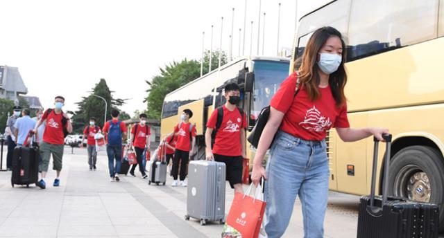 山西两所高校发布通知! 秋季返校时间已敲定, 学生纷纷拍手叫好