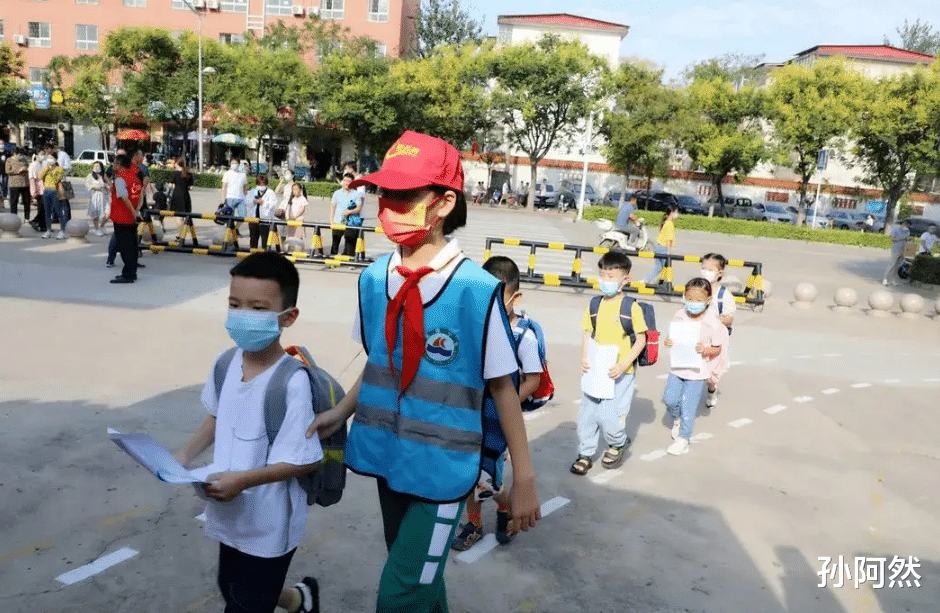 从小有阅读习惯的孩子, 在后期的学习, 会显现出极大的优势