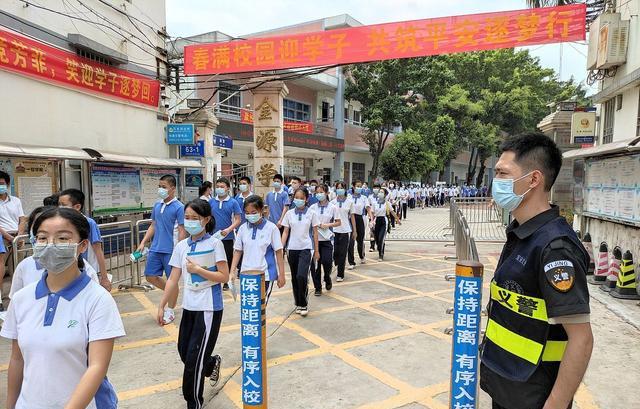 成都疫情严重, 出现多个中高风险区, 家长: 学校为什么不停课