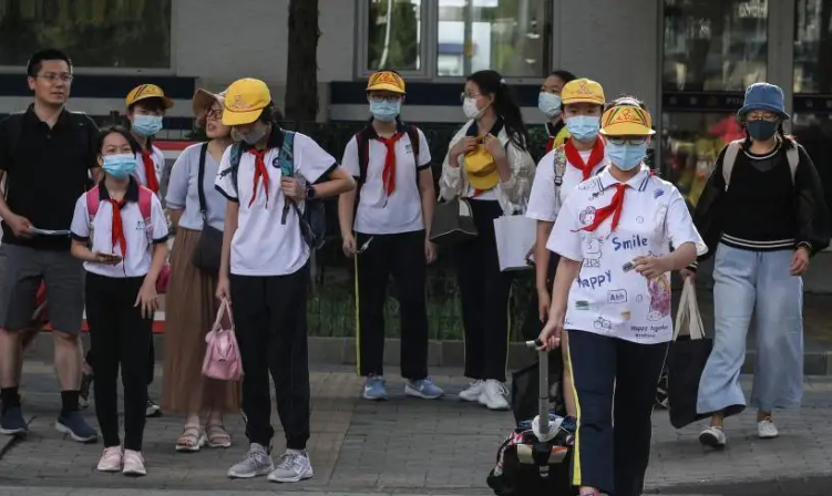 北京发布暂缓返校通知, 学生们很开心, 家长: 无奈, 但也意料到了