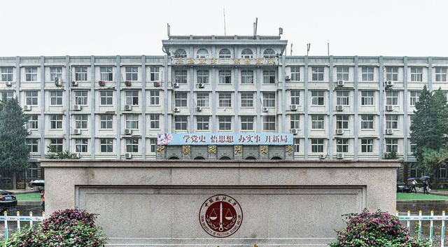 中国政法大学2022年录取2155人, 女生占66%以上, 近两年均是如此