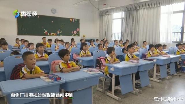 新鲜! “午休神器”助力学生躺睡