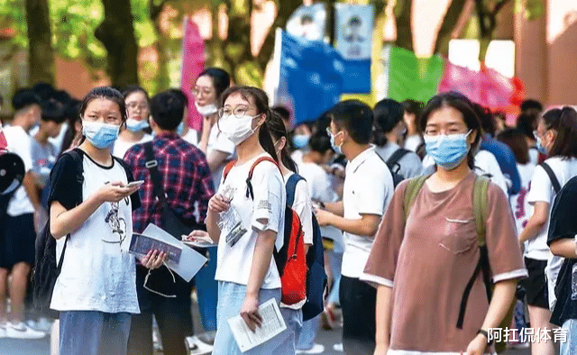 “大专生”不算大学生？不少网友都误会了，其实和你想的不太一样