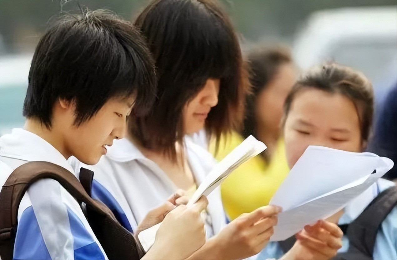 上海一大学每年学费15万, 毕业率却寥寥无几, 很多新生被蒙在鼓里