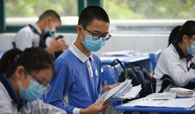 紧急停课! 江西赣州疫情反复, 一地转为线上教学, 家长: 防不胜防