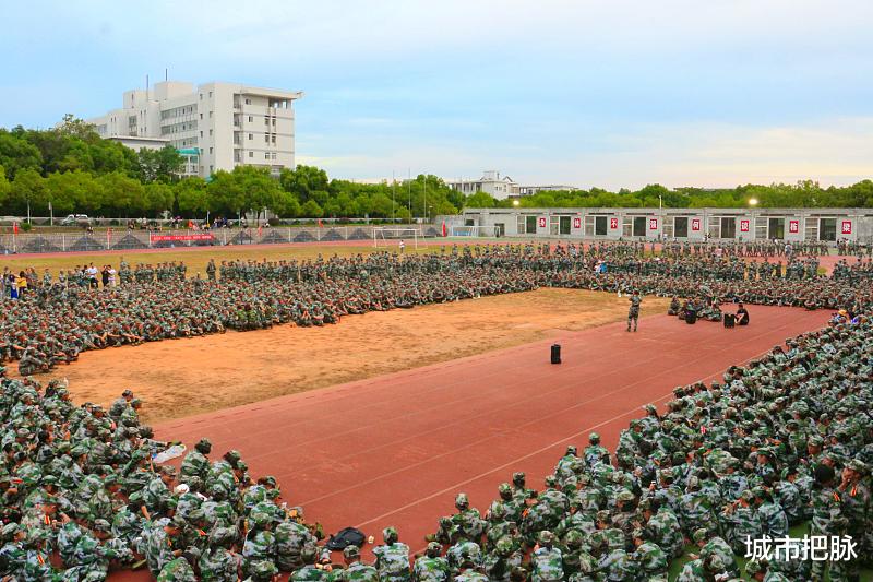 湘潭大学让大四生从4人寝搬10人寝引争议: 另一版本的杀熟行为?