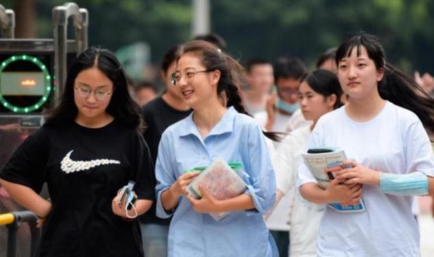 “校外租房”在大学流行, 多数是女大学生, 破财消灾只是原因之一