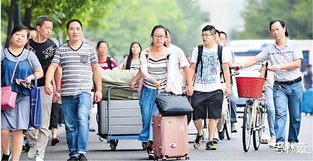 广西一高校食堂被盛赞, 午餐6元钱有荤有素, 每月500元管饱