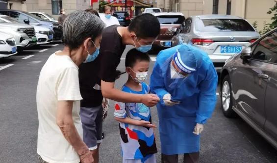 上海疫情迎来反弹, 一名学生确诊为感染人员, 线上教学或重新回归