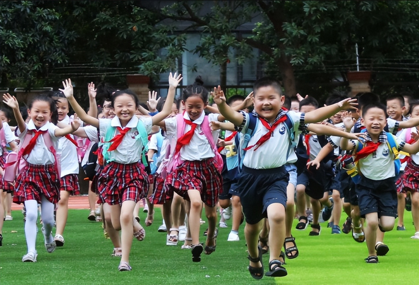 国庆小长假还没到, “新假期”就要来了, 学生或将迎来6天小长假