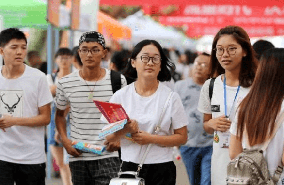 北京这4所大学毕害人不浅, 上完还是高中学历, 考生一定擦亮眼睛