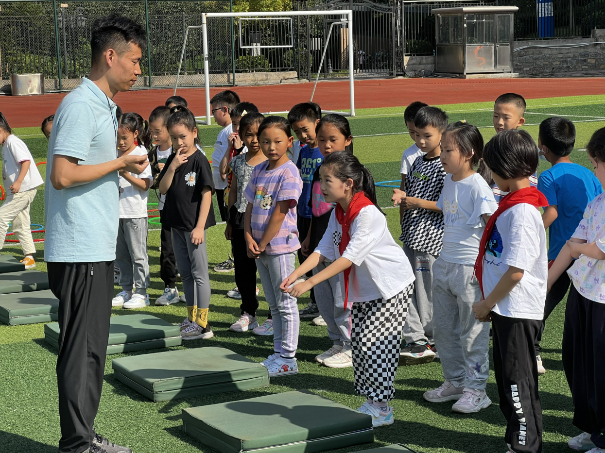 济南高新区凤凰路小学、济南高新区正博小学举行美术、体育学科联合教研活动