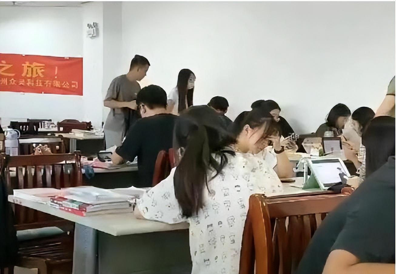 《大学自习室》还没过时, 作者已迈入仕途, 还是姜昆学生