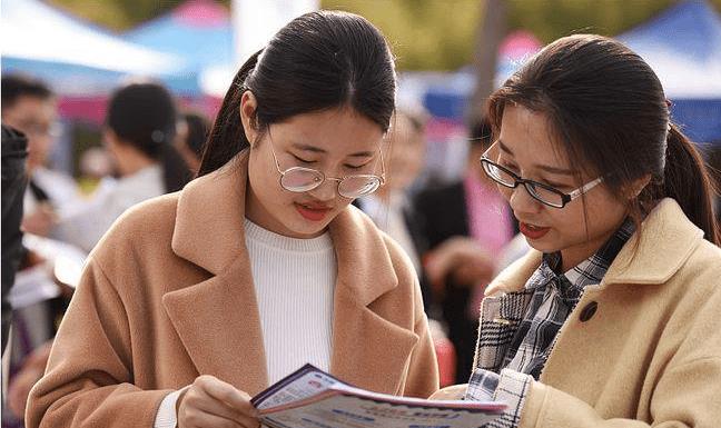 国考税务系统占“半壁江山”, 了解完薪资待遇后, 怪不得竞争大!