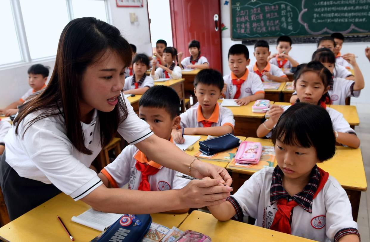 中小学“乱收费”现象频繁出现，教委下发了通知，家长表示一致支持