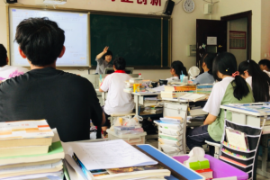 日本对华援助今年结束: 日本青年来中国山区教日语, 带出全校高考第一