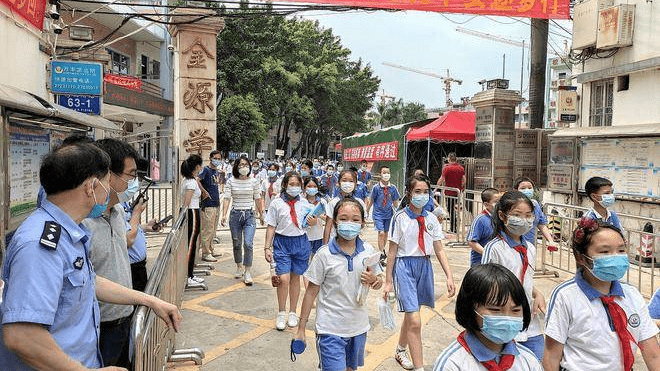 河南一名高校学生确诊, 多名学生为密切接触者, 家长十分无奈