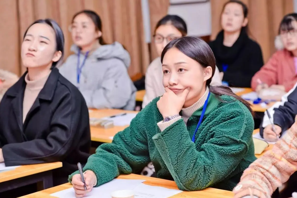 都把从教当“退路”? 教资报考人数10年翻66倍, 非师范生成主力军