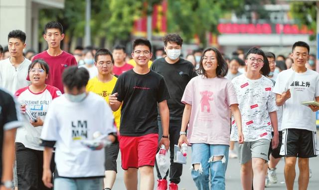 2023届学生迎来好消息, 高考命题方向已定, 明年或成高考小年