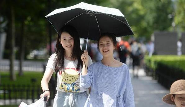 异地学子有多难? 女生刚上大学一个月就后悔了, 当初没任性该多好