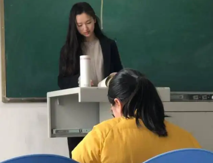 一名大学老师的待遇有多吃香? 网友表示: 怪不得那么多人选择