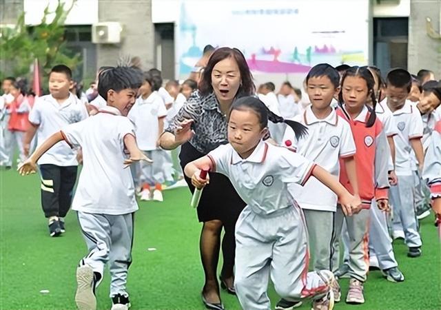 海淀区各中小学校举办秋季运动会