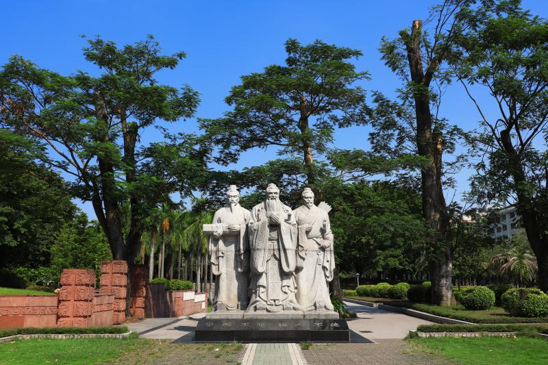 华南师范大学: 立足培养时代“大先生” 建设“大师德师风建设基地”丨非凡十年·广东教育