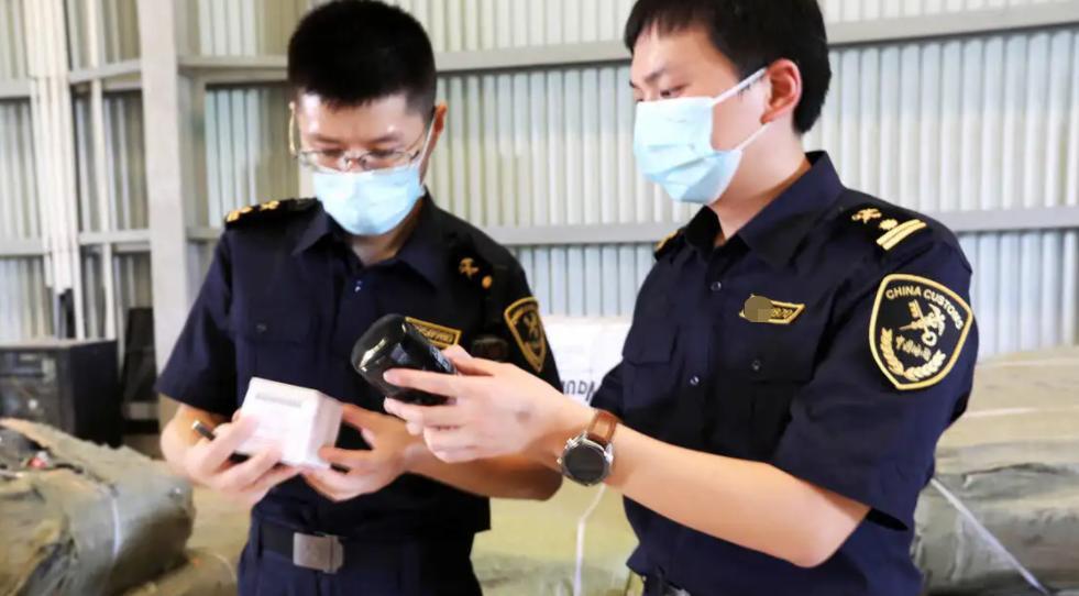 海关公务员大幅扩招, 学历门槛低且待遇丰厚, 对往届生也很友好