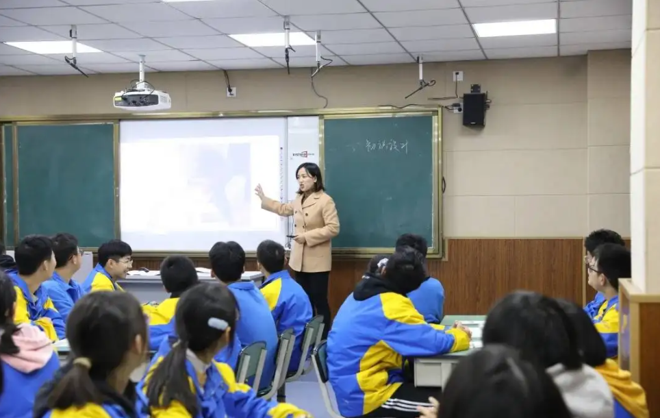 河南老师公布每天工作内容, 早七晚九行程满满, 背后付出让人动容