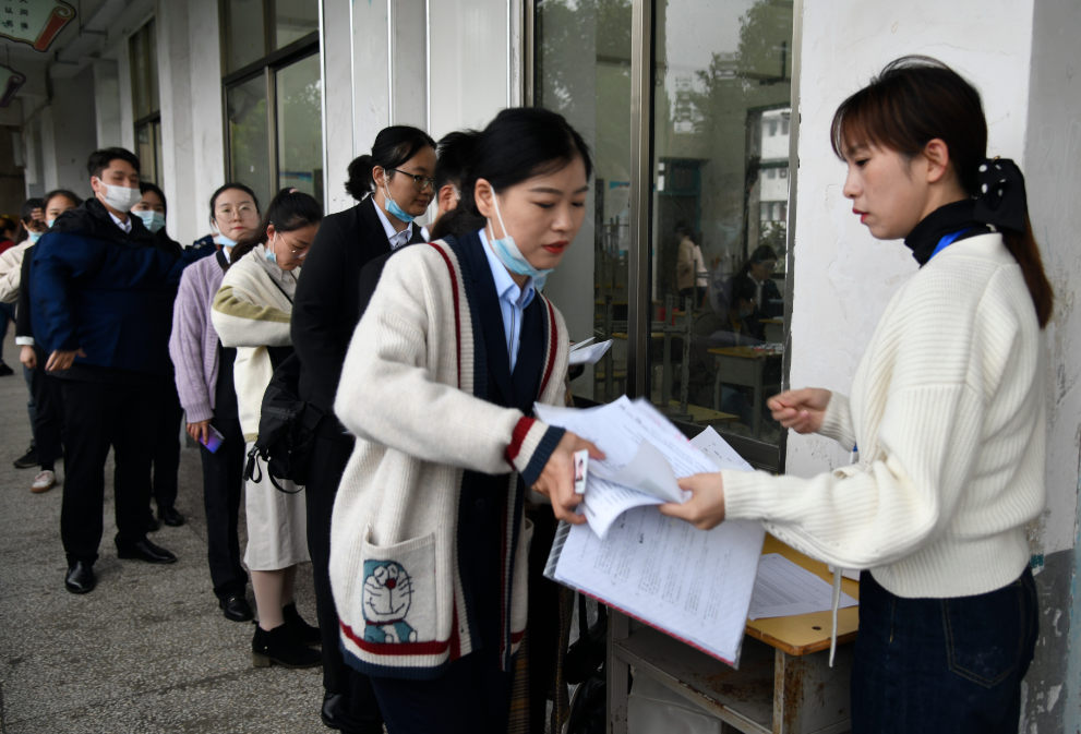 “可惜这些大学生了! ”长沙卷烟厂公布录取名单, 名校生屡见不鲜