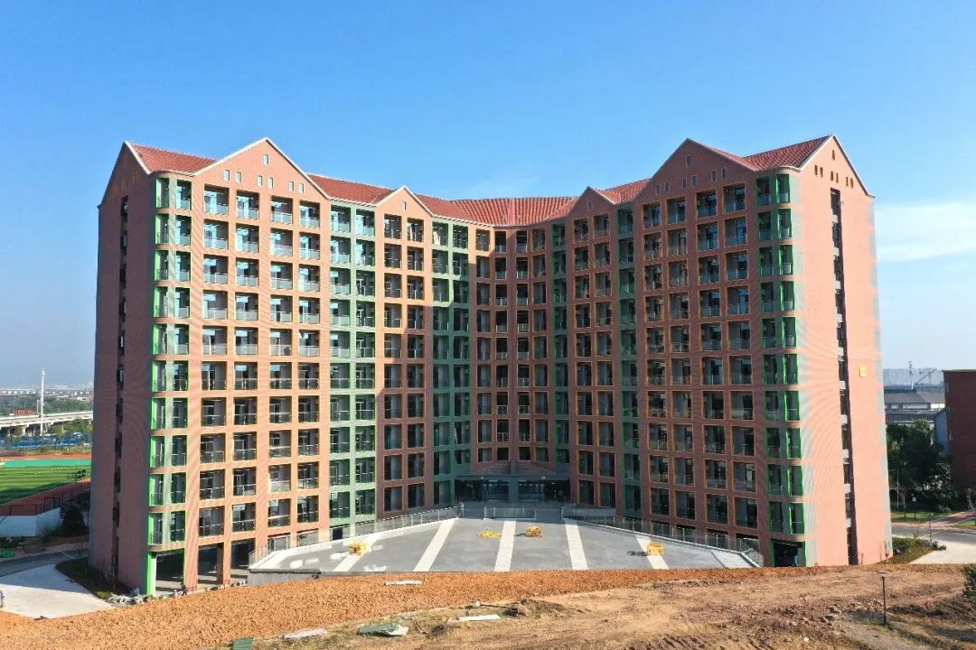 中铁十局承建的中国计量大学宿舍楼喜迎开学入住