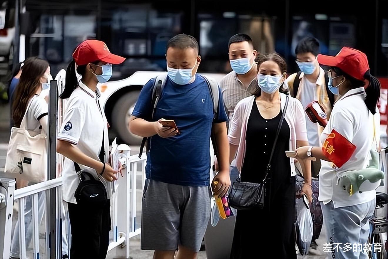 河北一名学生核酸初筛阳性, 涉疫学校实施封控管理, 家长感到担忧