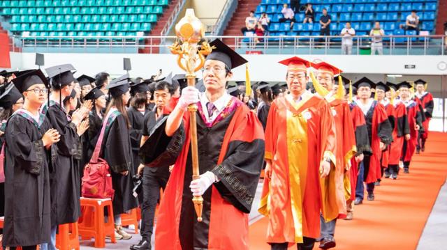 3年期止未能续聘, 中山大学副教授转投华科大, 不料造就一段传奇